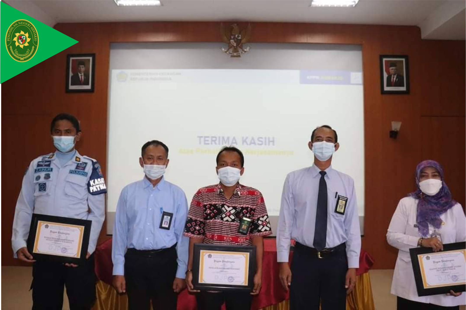 PENGHARGAAN SIDOAPIK PERINGKAT I KPPN SIDOARJO DIBERIKAN KEPADA PENGADILAN NEGERI SIDOARJO